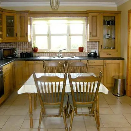 Scenic Estuary Way 3-bed In