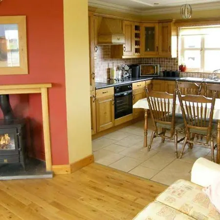 Scenic Estuary Way 3-bed In