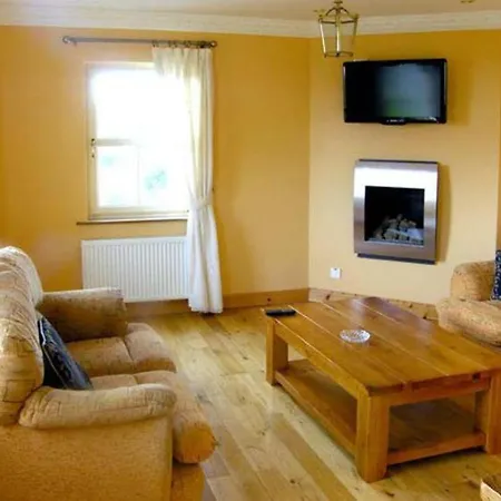 Scenic Estuary Way 3-bed In * Labasheeda