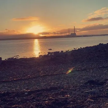 Scenic Estuary Way 3-bed In * Labasheeda