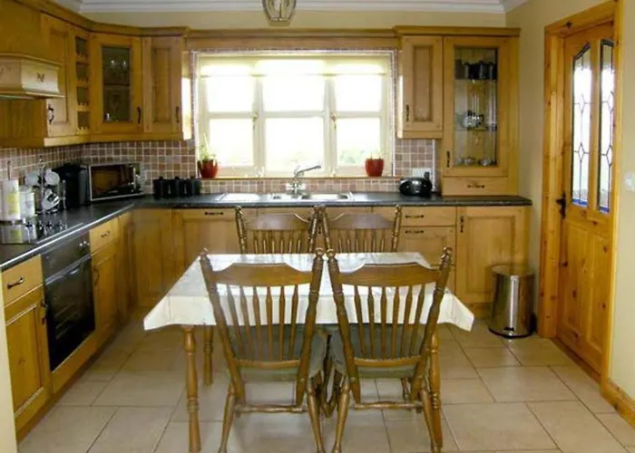 Scenic Estuary Way 3-bed In