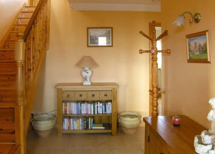 Scenic Estuary Way 3-bed In * Labasheeda