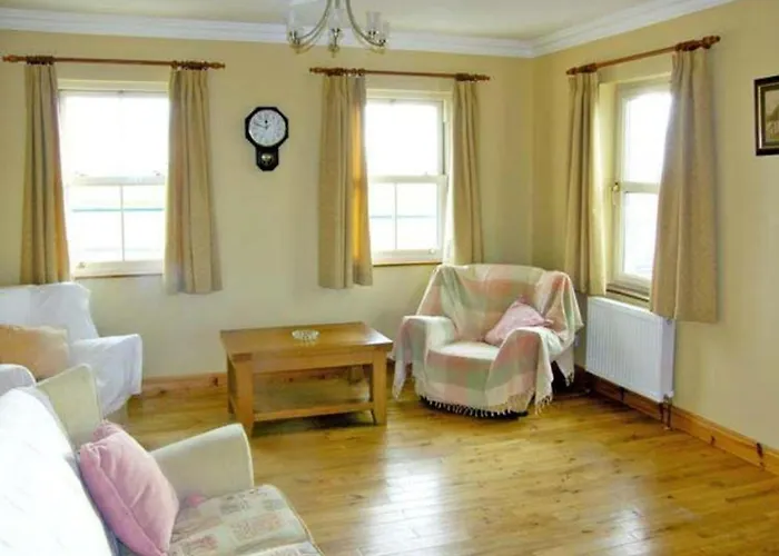 Scenic Estuary Way 3-bed In Nyaraló Labasheeda