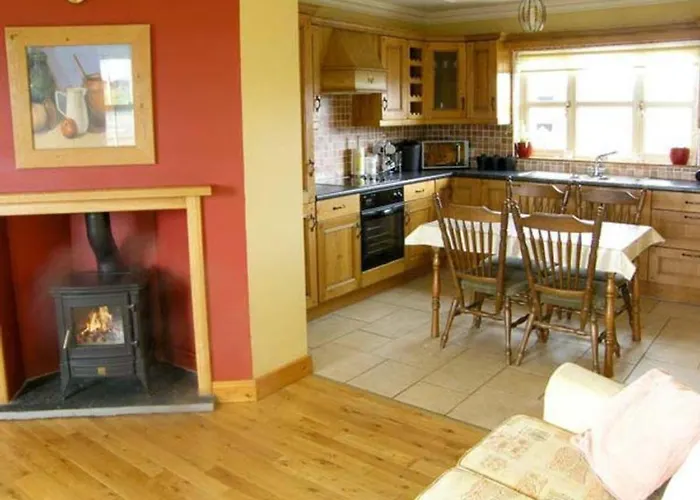 Scenic Estuary Way 3-bed In